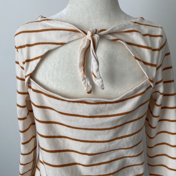 Old Navy Striped 3/4 Sleeve Sweater with Open Back - Picture 5 of 8